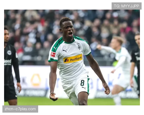 法兰克福3-0完胜门兴，托普穆勒时代稳定前行